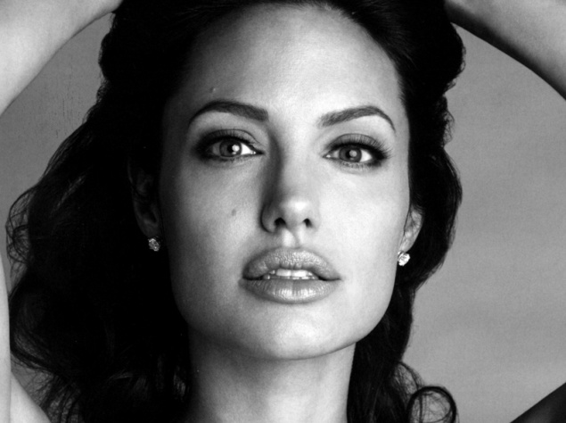 Анджелина Джоли – два брака до 30 лет с Джонни Ли Миллером и Билли Боб Тортоном