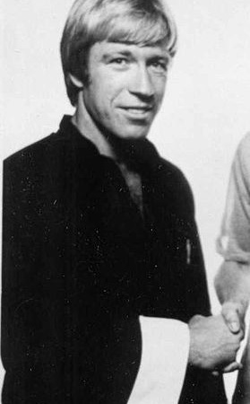 Чак Норрис – многократный чемпион мира по карате.