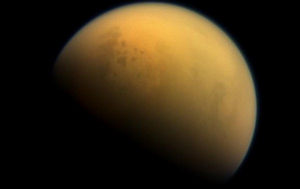 Титан - крупнейший спутник Сатурна