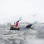 Експерти дали поради що робити, якщо ви або хтось провалиться під лід