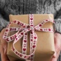Фотосессия, елочные украшения, эльфы: тренды новогодних подарков