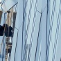 Два мойщика окон застряли на небоскребе в Нью-Йорке