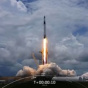 SpaceX отправил новые солнечные батареи на МКС и посадил ракету в море