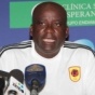 Тренера сборной Анголы с футбола уволили за неявку на работу после Рождества