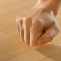 Почему мы стучим по дереву?
