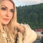 Ольга Сумская отправила дочь в школу в вышиванке и кедах (фото)