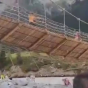 У Китаї обірвався підвісний міст: п’ятеро загиблих (відео)