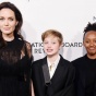 Джоли с детьми на красной дорожке NBR Awards — 2018