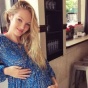 Беременная модель Victoria’s Secret опубликовала откровенный снимок  (фото)