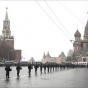 В сторону центра Москвы следует колонна военной техники