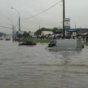 Сильнейший ливень превратил одно из шоссе в Москве в реку глубиной в метр