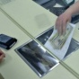 Эксперт: люди должны постепенно привыкать к ограничению наличных расчетов