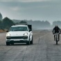 Porsche Cayenne Turbo привез велосипедиста к рекорду