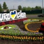 Киев украсили клумбами и панно с логотипом Евровидения