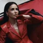 Вузька мінісукня з відкритим декольте: Злата Огнєвіч показала розкішні форми у Києві