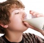Полным детям поможет молоко