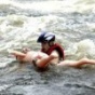 В Австралии спасли сплавлявшуюся по реке на секс-куклах пару