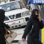 Жительницам ОАЭ запретили прихорашиваться за рулем