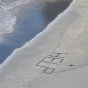 Раненого новозеландского серфера нашли и спасли благодаря надписи «Помогите» на песке