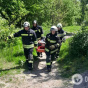 У Києві на Оболоні рятувальники витягнули чоловіка з 8-метрової ями