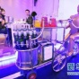 В китайских ресторанах работают роботы-официанты