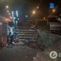 У Києві на Набережному шосе BMW протаранив парапет підземного переходу: є загиблий та постраждалі