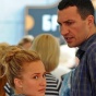Шварцнеггер угостил маленькую дочку Кличко сигаретой
