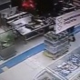 В криворожском супермаркете голый посетитель прыгнул в аквариум