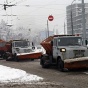 На киевские дороги вывели всевозможную спецтехнику