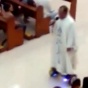Филиппинского священника пристыдили за рождественскую службу на ховерборде