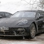 Новое поколение Porsche Panamera заметили почти без камуфляжа