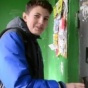 Парень нажатием кнопок на домофоне играет Гимн Украины
