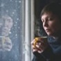 Врачи рассказали, почему в зимние праздники усиливается депрессия