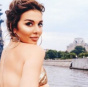 Анна Седокова покрасовалась на камеру в купальнике