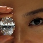 Самый крупный в мире бриллиант ушел с молотка за рекордные 30 миллионов долларов (ФОТО)