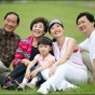 Китайцев обязали навещать престарелых родителей