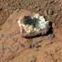 Рядом с марсоходом Opportunity появился загадочный камень