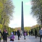 Прогулка по площади Славы в Киеве: бюст Пушкина, комендантский детсад и воспоминания о соборе-гиганте