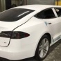 Необычный электромобиль: Tesla продает уникальный белый лимузин