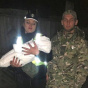 У Київській області собака знайшов батька, що втік з немовлям.