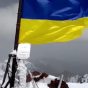 На Пике имени Путина в Кыргызстане установили флаг Украины