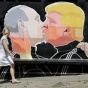 В американском шоу показали поцелуй Трампа и Путина (видео)