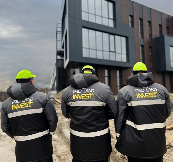 Як сьогодні працюють із землею та будівництвом