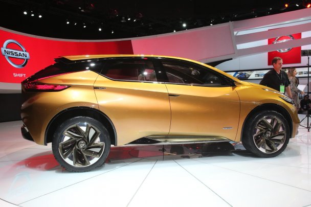 Nissan  Resonance