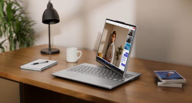 Lenovo показала ноутбук із самоповоротним екраном