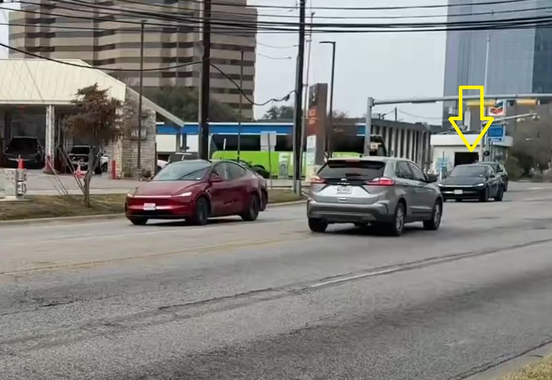 Роботаксі: X, Joe Tegtmeyer