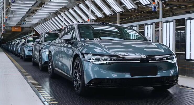 Канада різко скоротила мита на китайські авто &mdash; лише 6% замість 100%