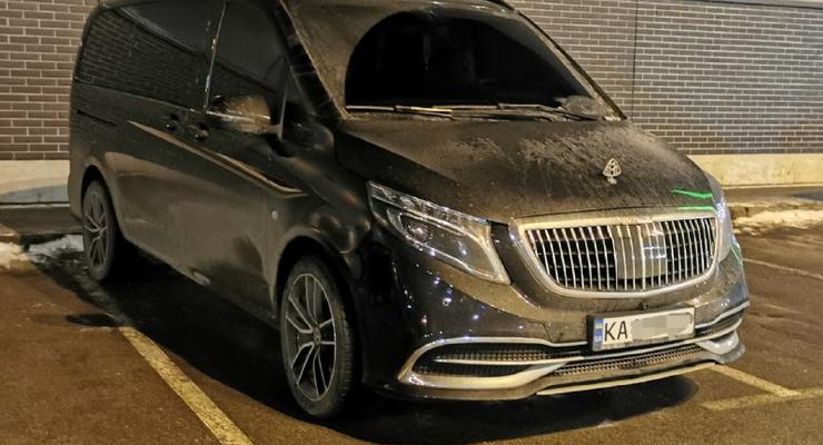 В Киеве заметили редчайший микроавтобус Maybach: что с ним не так