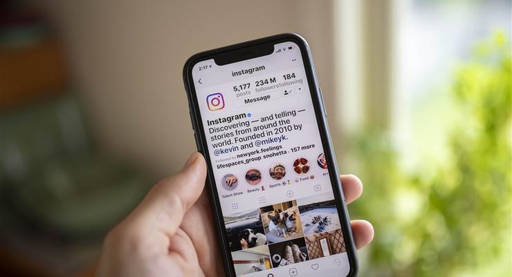 Instagram планує роздачу "синіх галочок" - ЗМІ