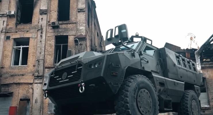 В Україні продемонстрували в роботі нову бронемашину Sova